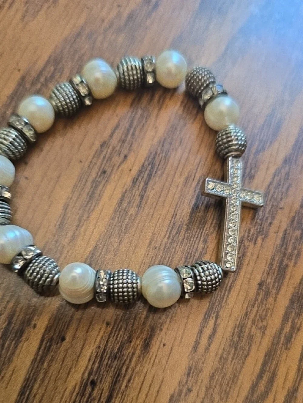 NWT Pearl Bead Stretch Bracelet Set with Cross Accent - White and Silver